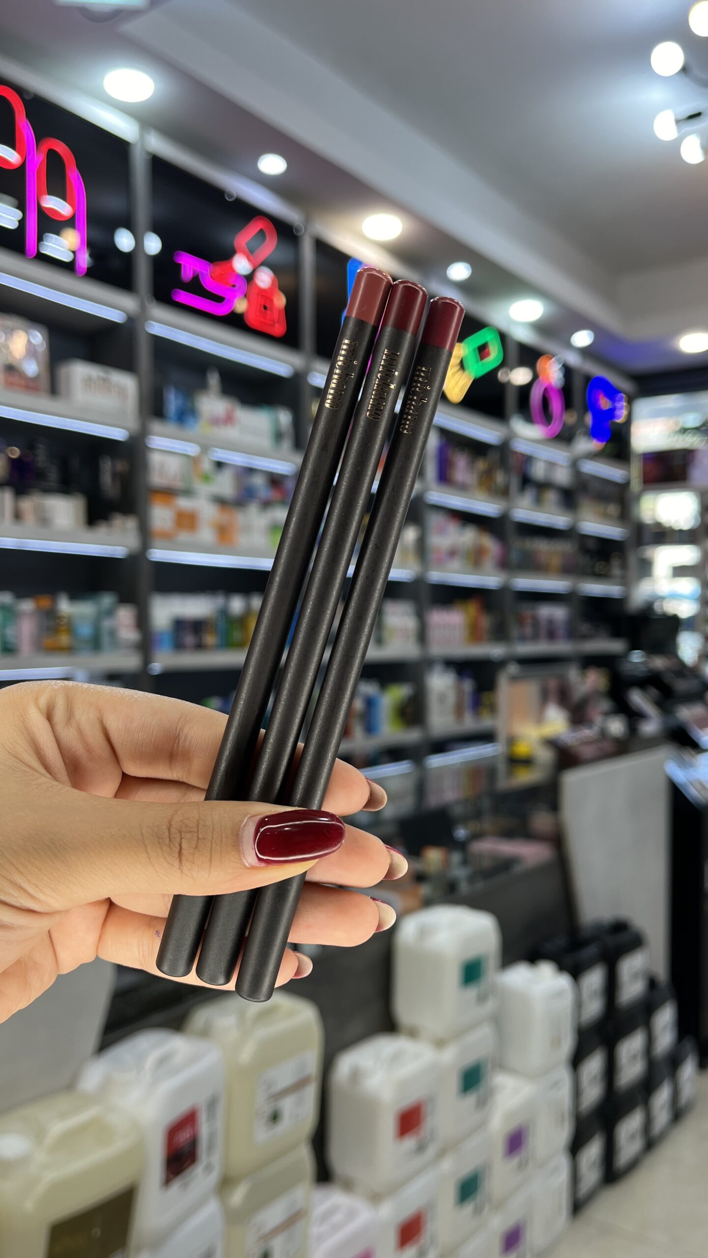 مداد لب میچانو